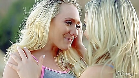 Sexy blonde chick does a hot facial