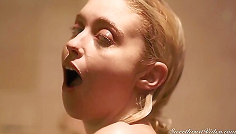 And Licking In The Shower With Chloe Cherry And Bella Bends And Licking In The Shower With Chloe Cherry And Bella Bends